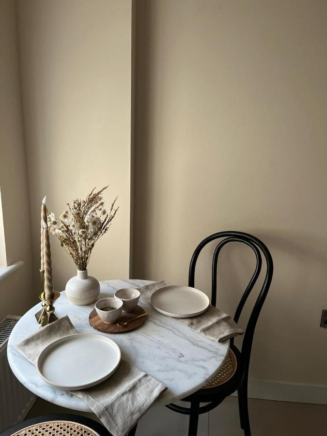 Elegant Apartment On Historic Cobbled High St Shrewsbury Town Centre Exterior foto
